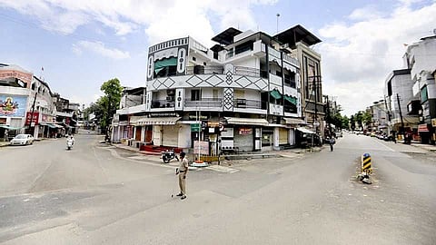 कोरोना रोखण्यासाठी लॉकडाउन अटळ, पण... - मुंबईचे पालकमंत्री