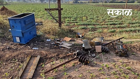 एक दाेन नव्हे तीन ट्रान्स्फॉर्मर फोडून चाेरांनी मारला तांब्याच्या तारांवर डल्ला