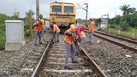 Mumbai local train update: आज मध्य रेल्वे मार्गावर मेगाब्लॉक, असे असेल वेळापत्रक