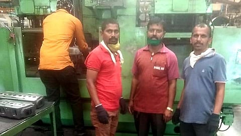 मुंबईच्या डबेवाल्यांवर आलीय ही वाईट वेळ, उपासमारीमुळं करावं लागतंय हे काम