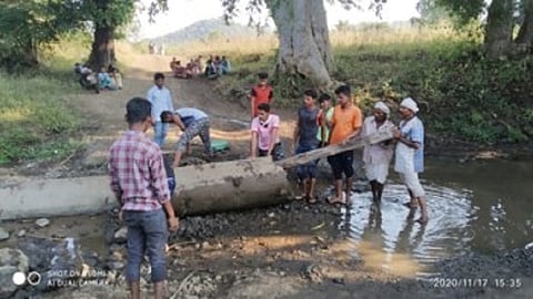 villagers build roads of village by their own in Amaravati district