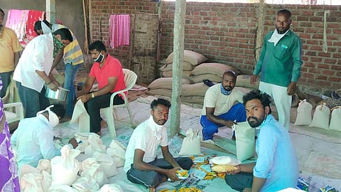 इथल्या ग्रामस्थांनी दिला दीडशे गरजूंना मदतीचा हात...