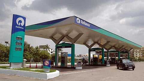 रिलायन्स आणि ब्रिटिश पेट्रोलियम एकत्रितपणे उभारणार 5,500 पेट्रोल पंप !