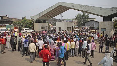 Agitation Of Merchants and Farmers at Kalamna Market Gate