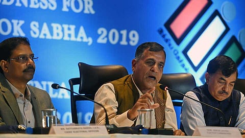 निवडणूक आयोग ताकद दाखवेल? (राजधानी दिल्ली)