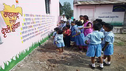 'या' गावात पहिलीच्या विद्यार्थ्यांकडे सहा वर्षानंतर 84 हजार प्रश्नोत्तरांची बॅंक असेल