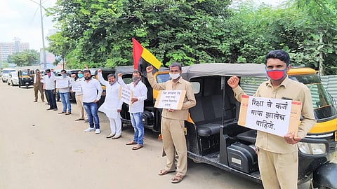 'या' मागण्यांसाठी रिक्षाचालकांची वाकडमध्ये निदर्शने
