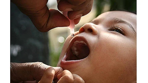 चिमुकल्यांना आज "दो बूंद जिंदगी के'