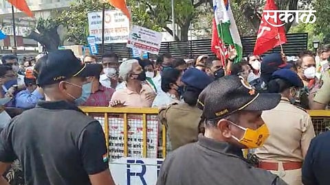 Pune also responds to the call of farmers Rail Roko agitation in Delhi