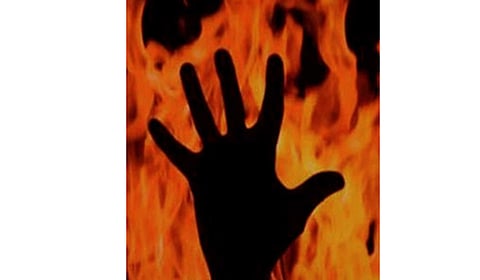 Pune married woman commits suicide by pouring petrol on herself