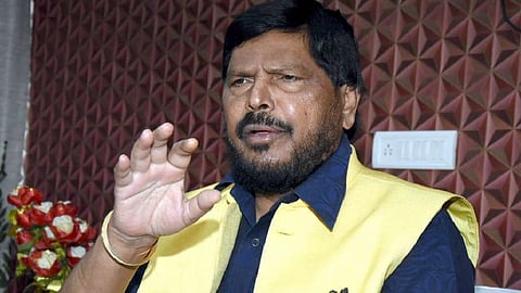 मला कसे मंत्रालयात येता येईल?, ड्रेसकोडच्या मुद्द्यावरुन आठवलेंचा सरकारला चिमटा