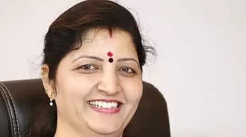 accused arrested offensive statement against Rupali Chakankar women politics