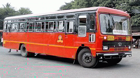 president of the travel association Vijay Dhanwate demanded that the transport board should increase the number of buses in the Puntambe area