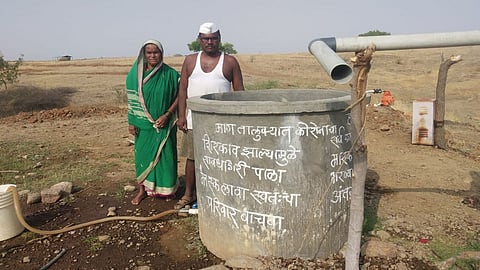 हस्तनपूर (ता. माण) : अडीच वर्षांपासून ग्रामस्थांची तहान भागवणारे खताळ कुटुंबातील मायलेक.