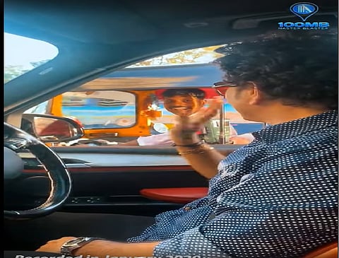 मास्टर ब्लास्टर सचिन जेव्हा मुंबईतला रस्ता विसरतो, तेव्हा रिक्षाचालक म्हणतो मला फॉलो करा