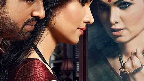 Marathi Movie Review Savita Damodar Paranjape By Hemant Juvekar