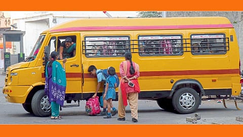 खासगी, स्कूल बसना सरकारकडून परवानगी