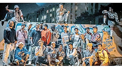 अप्पर इंदिरानगर - स्ट्रीट फोर्स नृत्य समूहातील सर्व तरुण.