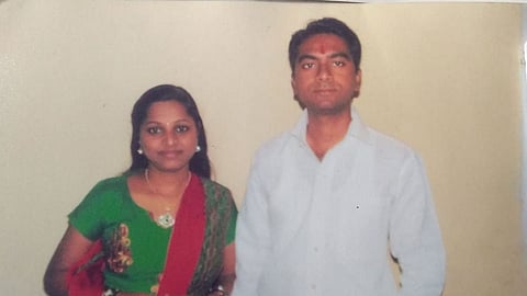 लॉकडाऊनचा फटका; आर्थिक अडचण मग कुटुंबातील चौघांनी घेतला गळफास अन्...