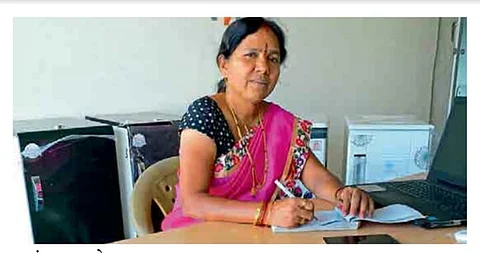 #ThursdayMotivition : सोलापुरातील फिरती विक्रेती बनली यशस्वी उद्योजिका
