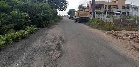 टेकाडीः सहा महिन्यांतच उखळलेला रस्ता.
