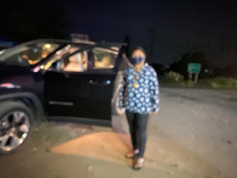 Attempt to put sand cart on Tehsildar Jyoti Deore vehicle