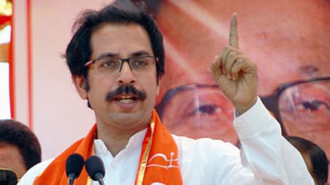 पंतप्रधानांच्या व्यासपीठावर उद्धव ठाकरे