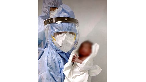 लढा कोरोनाचा : काळजी करु नका, बाळाची आणि आईची प्रकृती स्थिर आहे असे डाॅक्टरांनी सांगताच सर्वांचे चेहरे खूलले