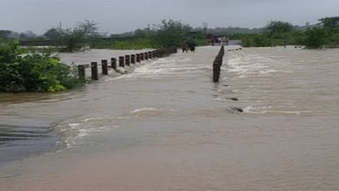 पावसाळ्यात नाणे मावळातील 'हे' पूल काळजात धडकी भरवितात!