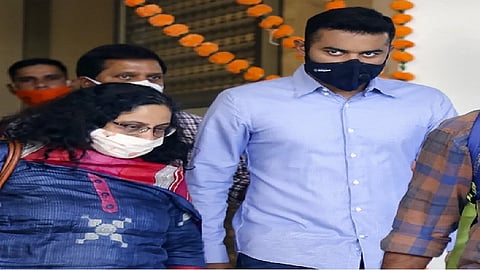 सरनाईक पिता-पुत्राला ईडीकडून समन्स, चौकशीसाठी हजर राहण्याचे आदेश