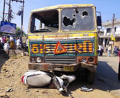 Two wheeler driver killed in tipper collision in Nagpur district