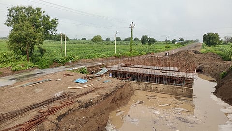 Water Flow Wash Bridge
