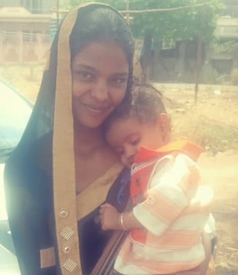 दुधपेत्या तान्हुलीला घेवुन पिता पसार : मग काय घडले वाचा