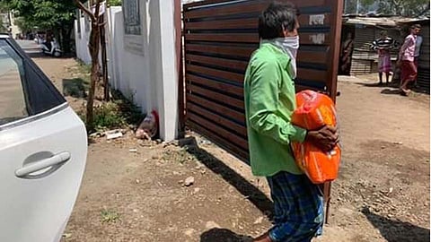 मजुरांना असाही मिळाला माणुसकीचा आधार