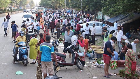 संकट काळात ग्राहकांची लुटमार