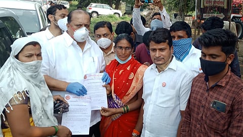 Complaints from people during Guardian Minister Mushrif's visit