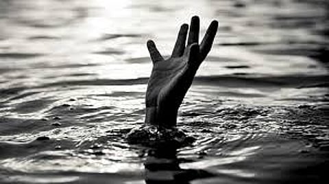 Both drowned in Akola lake ...