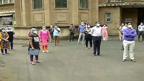 केरळातून डॉक्टर बोलवण्यासपेक्षा इथल्या डॉक्टरांना योग्य पगार द्या; राज्यातील डॉक्टर आंदोलनाच्या पवित्र्यात