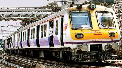 एका बॅगमुळे हार्बरवरील वाहतूक ‘ब्लॉक’!