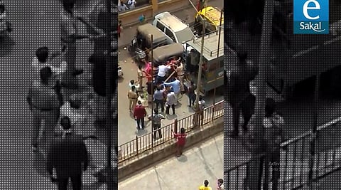 #VIDEO: मानखुर्दमध्ये फेरीवाल्यांची मुजोरी! पालिका अधिकाऱ्यांसह पोलिसांना मारहाण