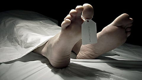 डेथ सर्टीफिकेटसह पाठवलेला मृतदेह अर्ध्या रस्त्यातच झाला जिवंत आणि...