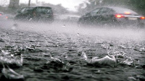 वादळाचा धोका टळला, पण... सकाळपासून मुंबईत मुसळधार सुरूच!