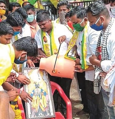 Rasap's anointing of Vitthal for milk price hike
