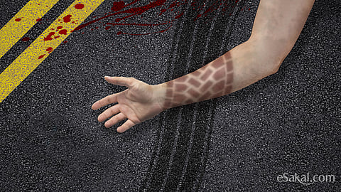 मुंबई-पुणे एक्स्प्रेस वेवर भीषण अपघात; मृतदेहावरून गेली अनेक वाहनं