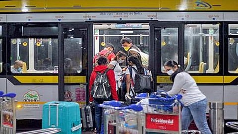 मायदेशी परतणाऱ्या प्रवाशांची मुंबई विमानतळावर लूट; खासगी वाहतूकदारांकडून मनमानी भाडेवसूली...