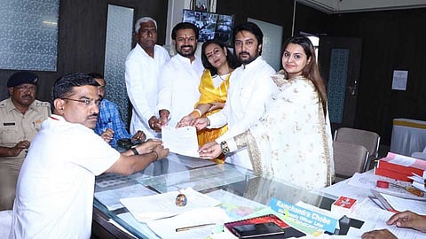 Vidhan Sabha 2019 : अमित, धीरज देशमुख यांनी दाखल केला उमेदवारी अर्ज