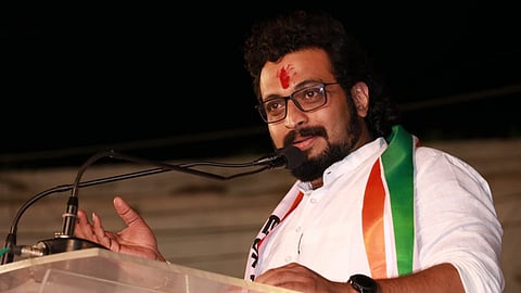 मुख्यमंत्र्यांच्या स्वागत बॅनरवर वाळू चोराचा फोटो : डॉ. कोल्हे