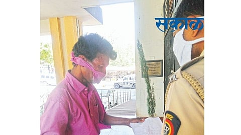 He tore his shirt to lodge a complaint with the police Amravati crime news