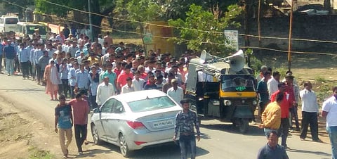 Citizens' march against the headmaster at Wardha
