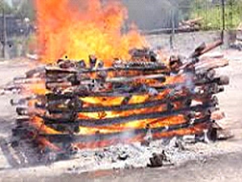 Funeral performed on a corona positive person in kheradi vangi kadegav